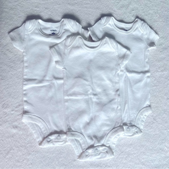 Carter’s newborn baby white short sleeve onesies 3 one pieces. NWOT. - Picture 1 of 4
